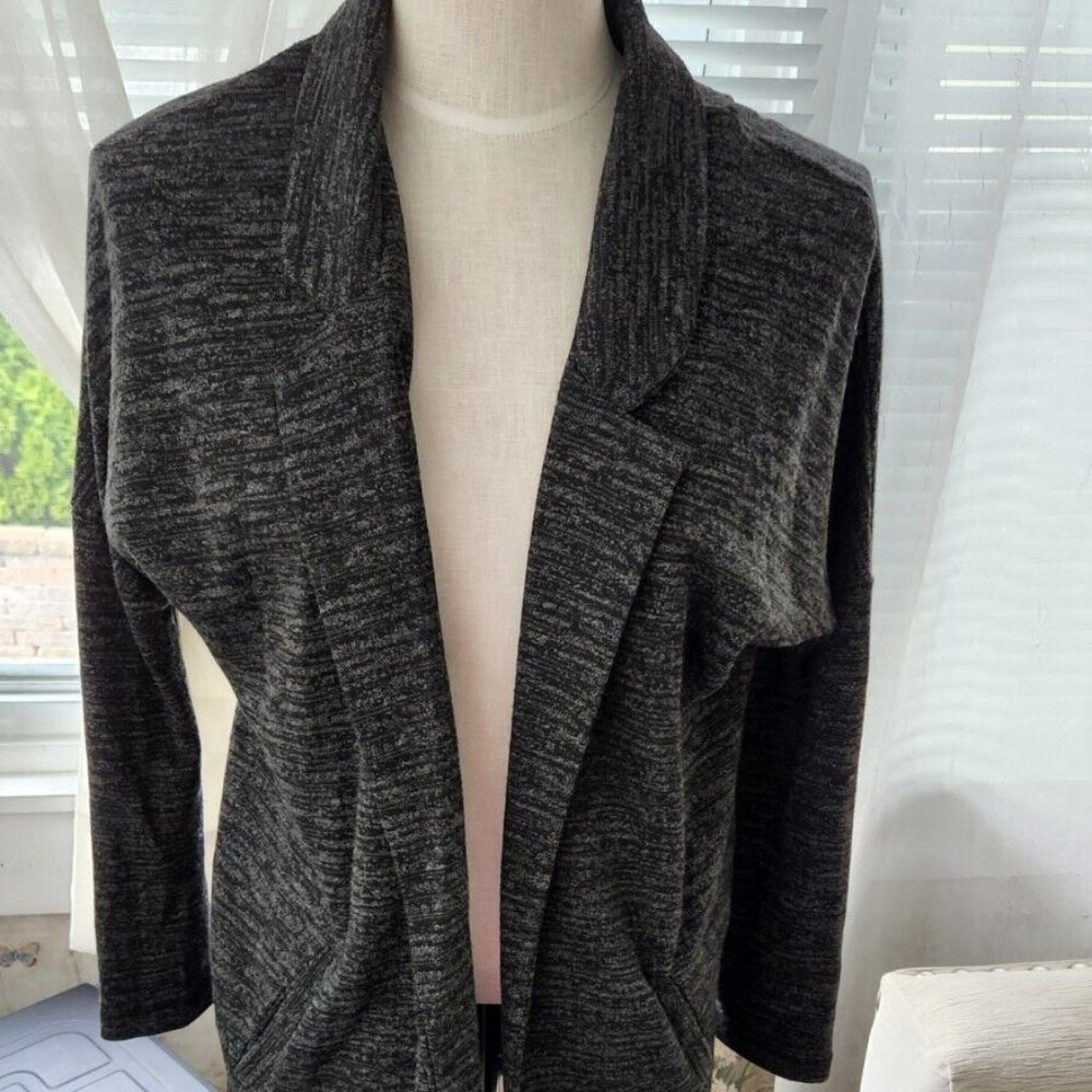 Willi Smith ladies size M gray open front cardigan jacket blazer b2